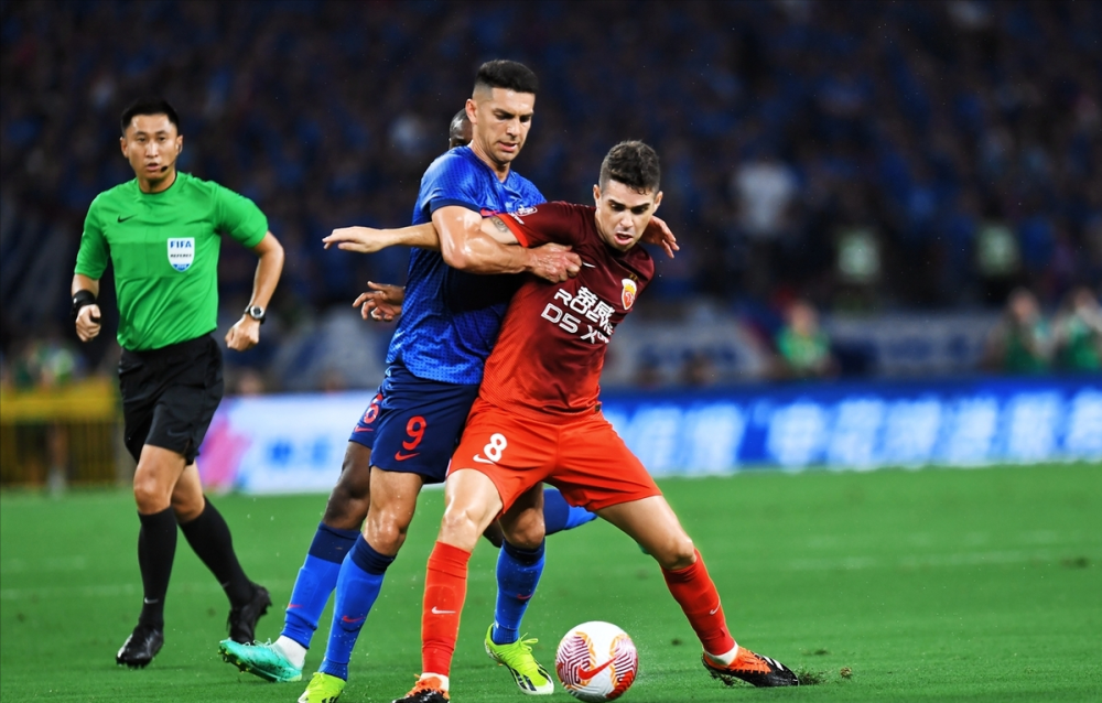 包含佛罗伦萨战平保级对手，积分榜略有提升的词条