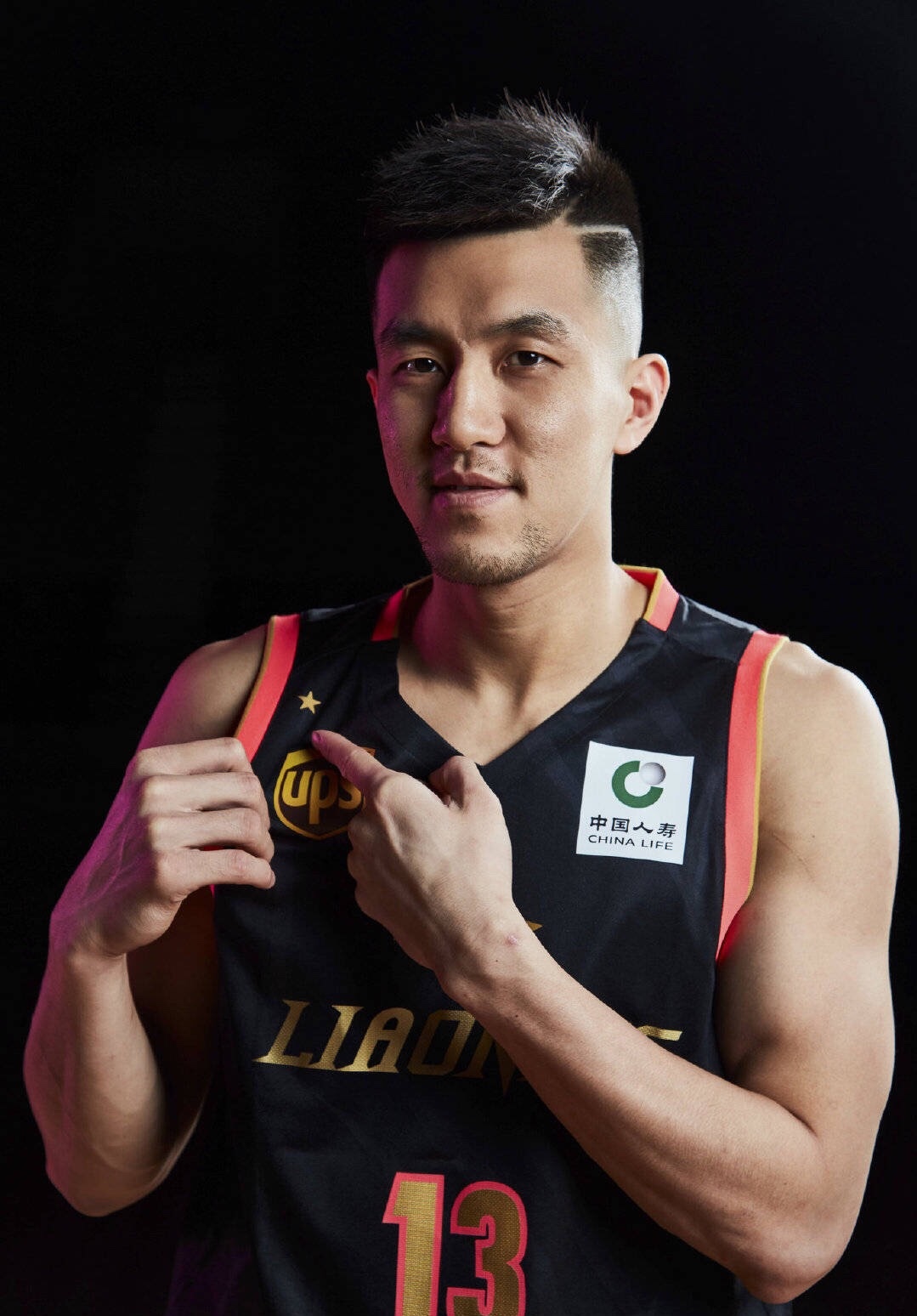 包含中国女足后防好手杨凝荣获年度最佳球员奖项的词条