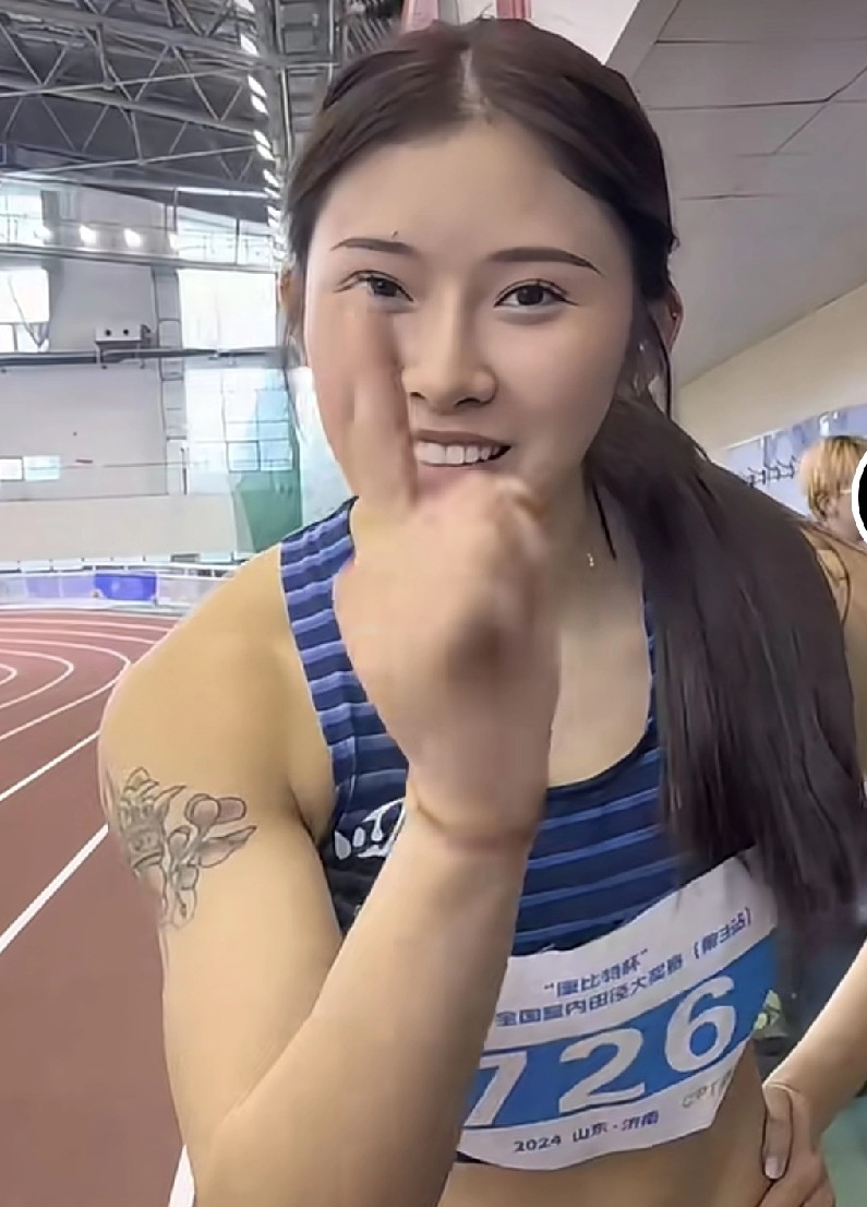 包含出类拔萃，选手们用实力征服赛场的词条