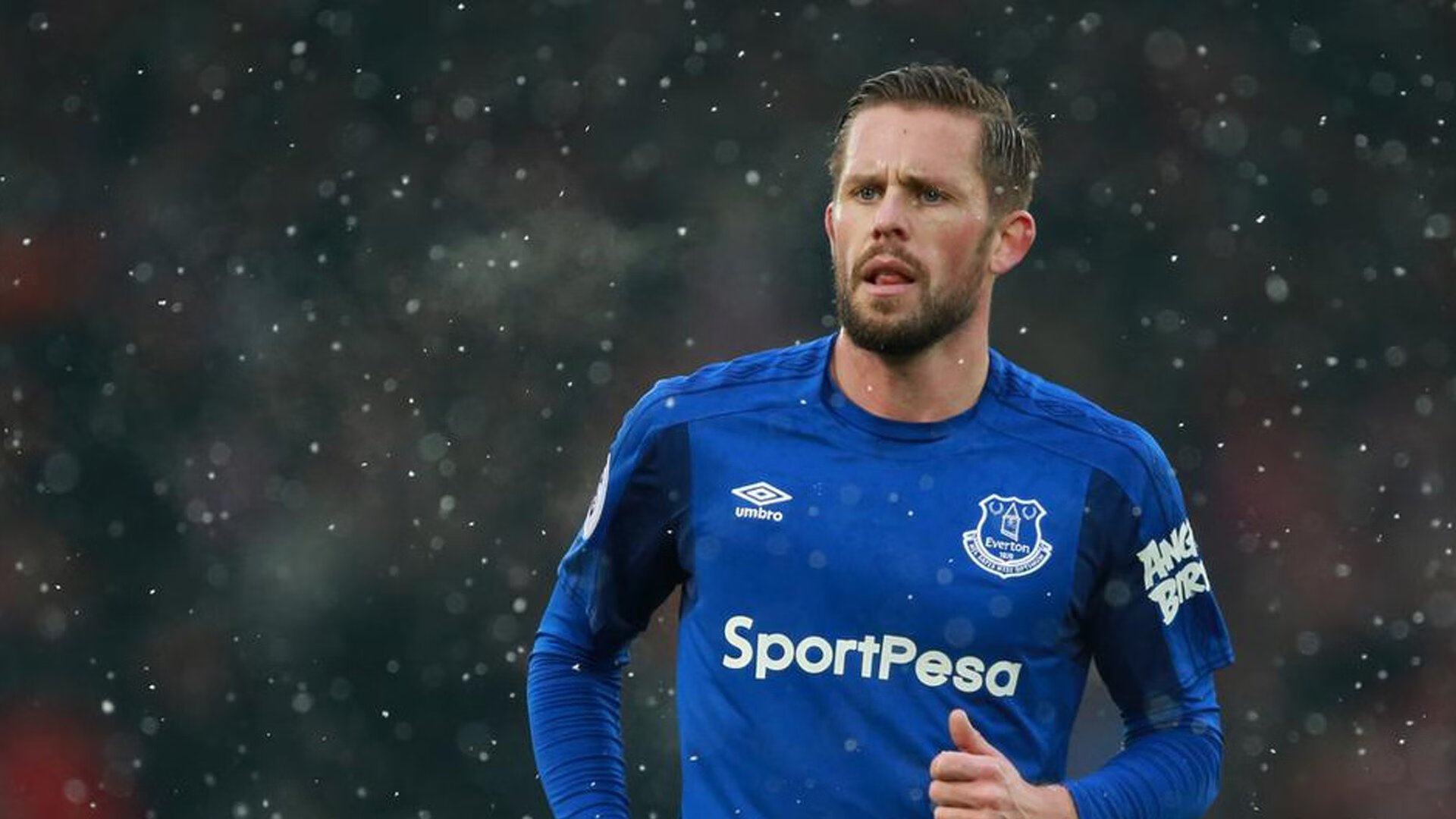 跨界主宰，当新疆队打穿尼克斯，欧文在F1赛道年度争冠